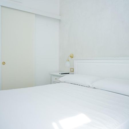 Hotel La Casa In Centro Salerno Esterno foto