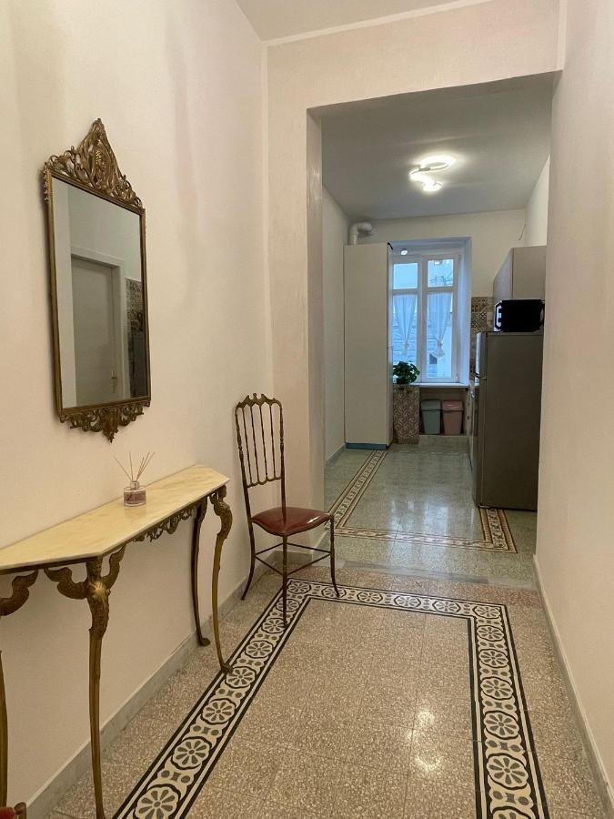 Hotel La Casa In Centro Salerno Esterno foto
