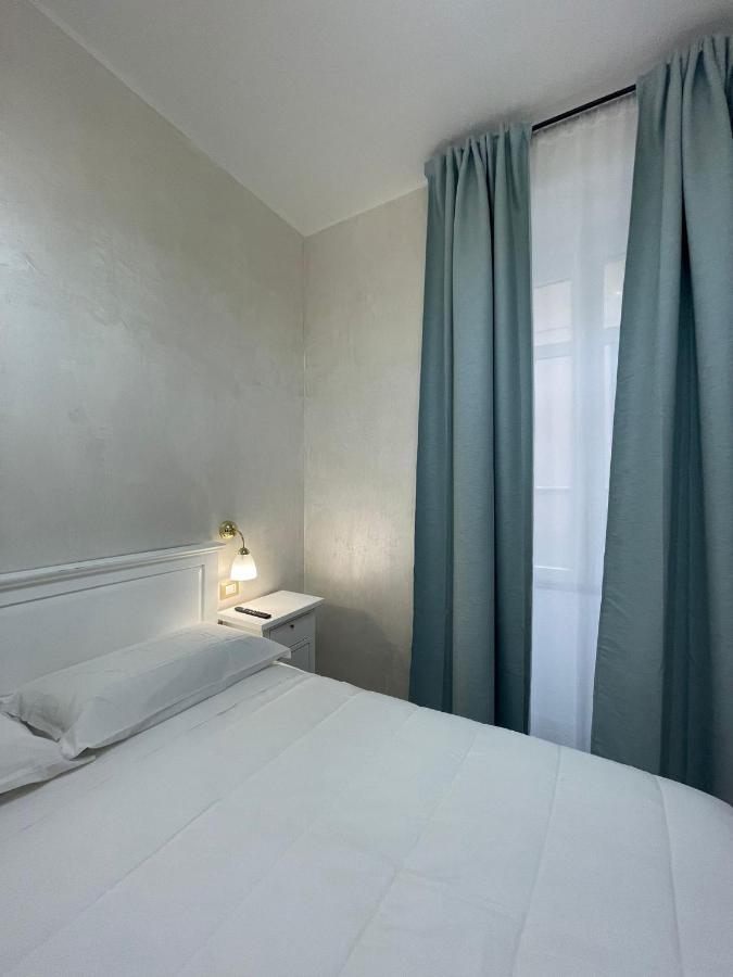 Hotel La Casa In Centro Salerno Esterno foto