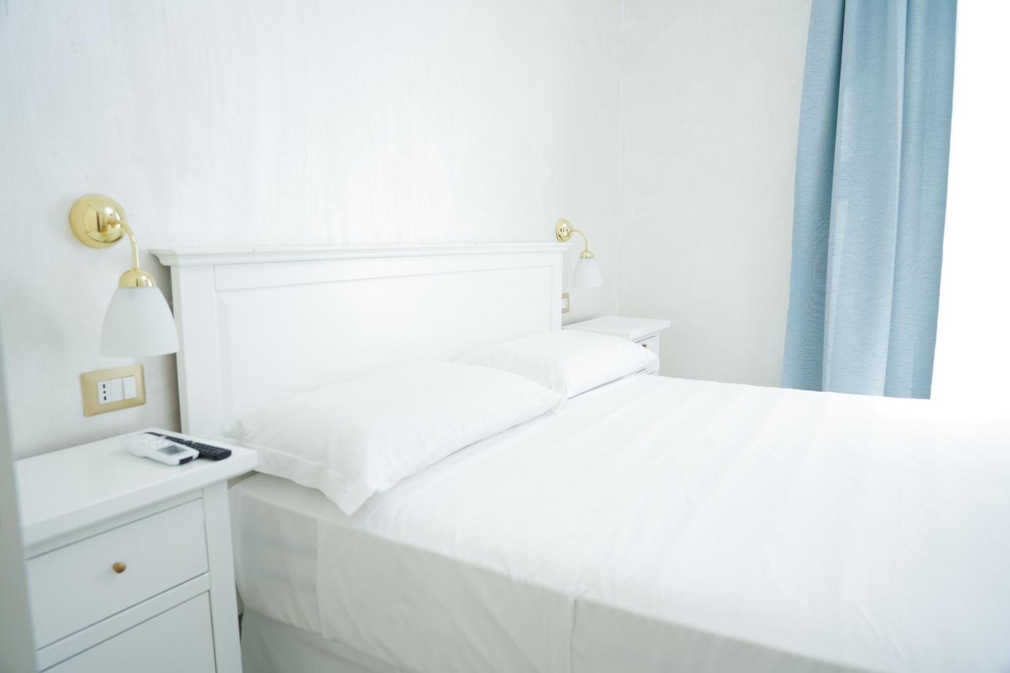 Hotel La Casa In Centro Salerno Esterno foto