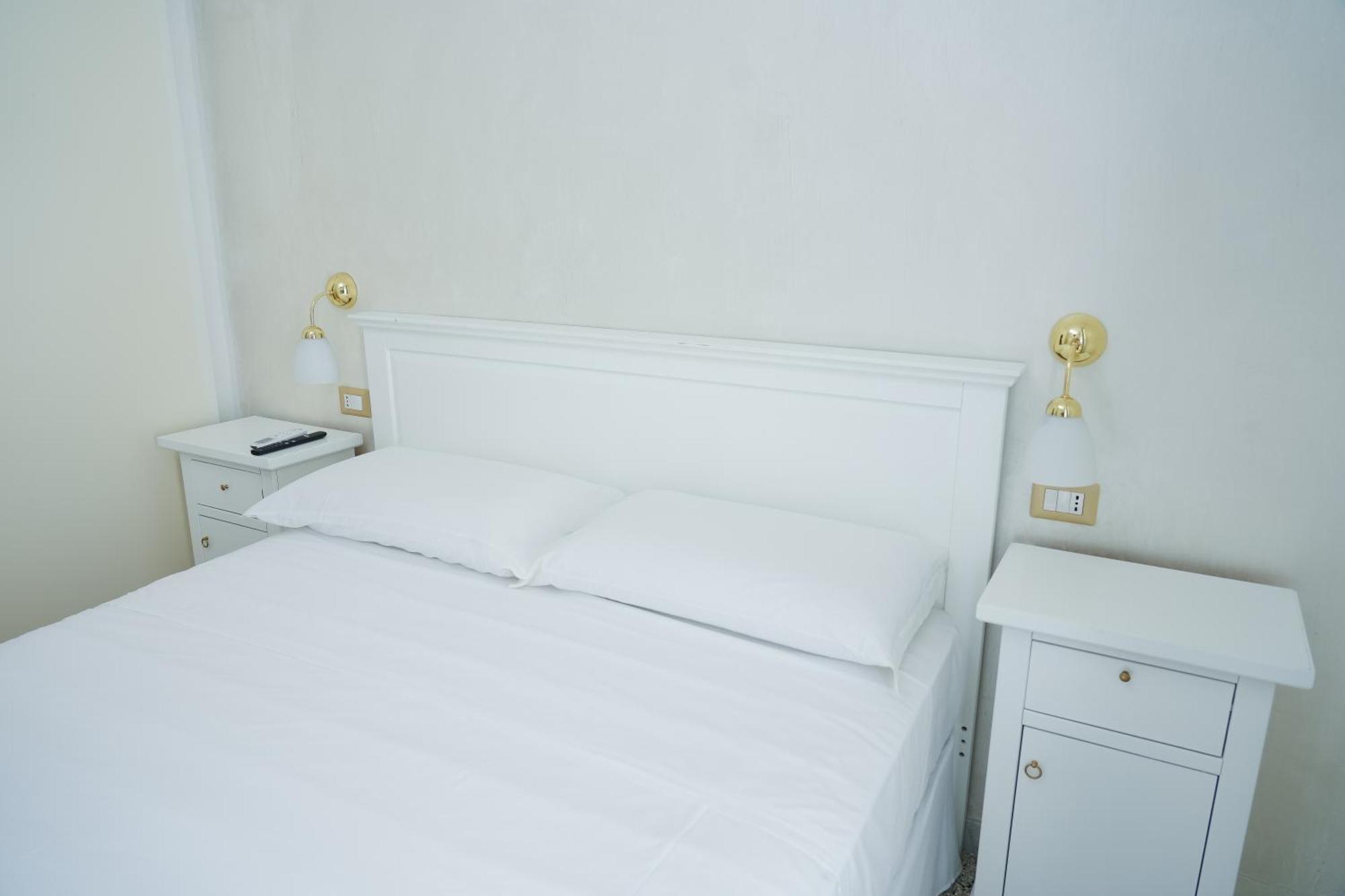 Hotel La Casa In Centro Salerno Esterno foto